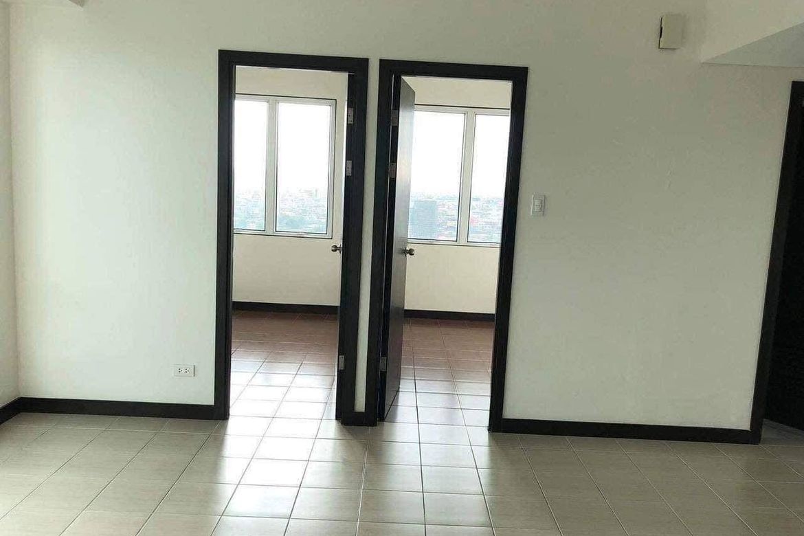 2 Bedroom Condo for Sale in San Lorenzo Place, Bangkal, Makati, Metro Manila near MRT-3 Magallanes – photo 6