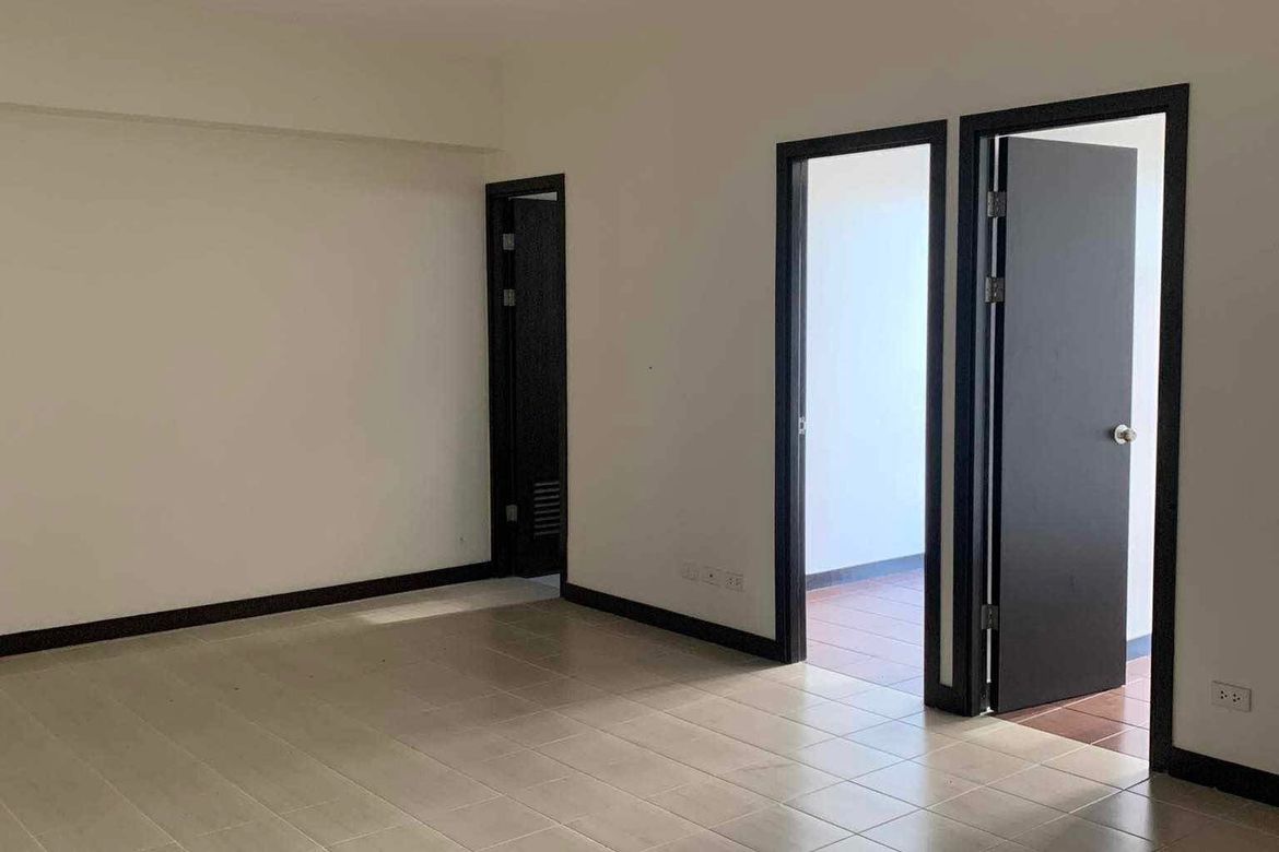 2 Bedroom Condo for Sale in San Lorenzo Place, Bangkal, Makati, Metro Manila near MRT-3 Magallanes – photo 7