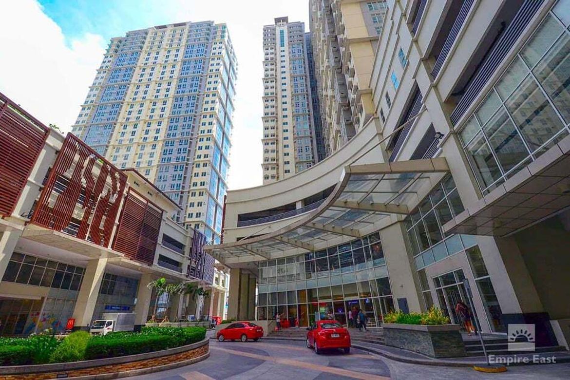 2 Bedroom Condo for Sale in San Lorenzo Place, Bangkal, Makati, Metro Manila near MRT-3 Magallanes