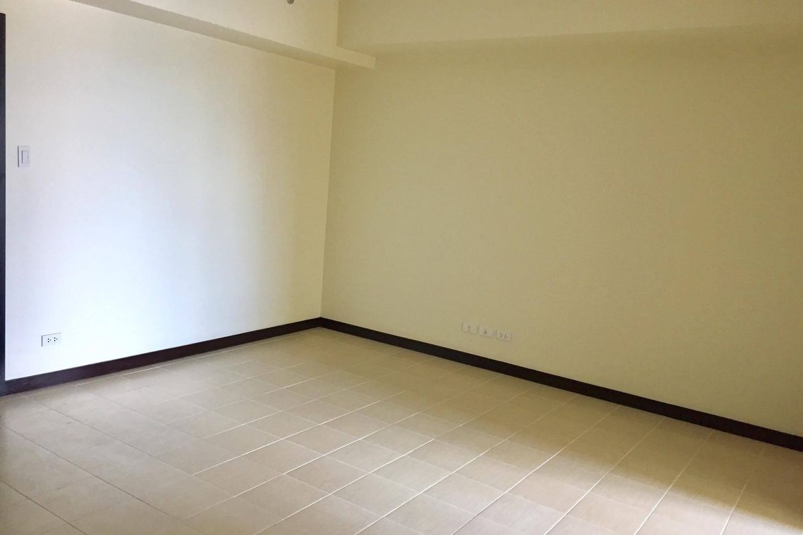 2 Bedroom Condo for Sale in San Lorenzo Place, Bangkal, Makati, Metro Manila near MRT-3 Magallanes – photo 7
