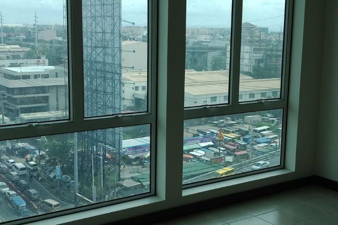 2 Bedroom Condo for Sale in San Lorenzo Place, Bangkal, Makati, Metro Manila near MRT-3 Magallanes – photo 2