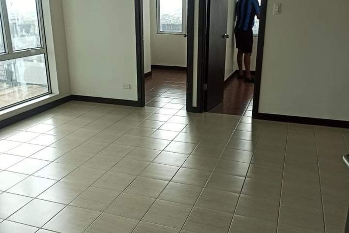 2 Bedroom Condo for Sale in San Lorenzo Place, Bangkal, Makati, Metro Manila near MRT-3 Magallanes – photo 5