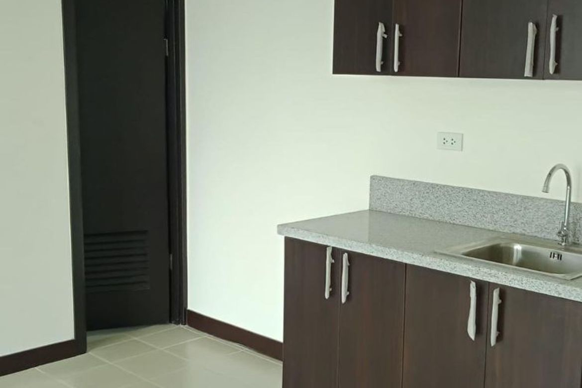 2 Bedroom Condo for Sale in San Lorenzo Place, Bangkal, Makati, Metro Manila near MRT-3 Magallanes – photo 7