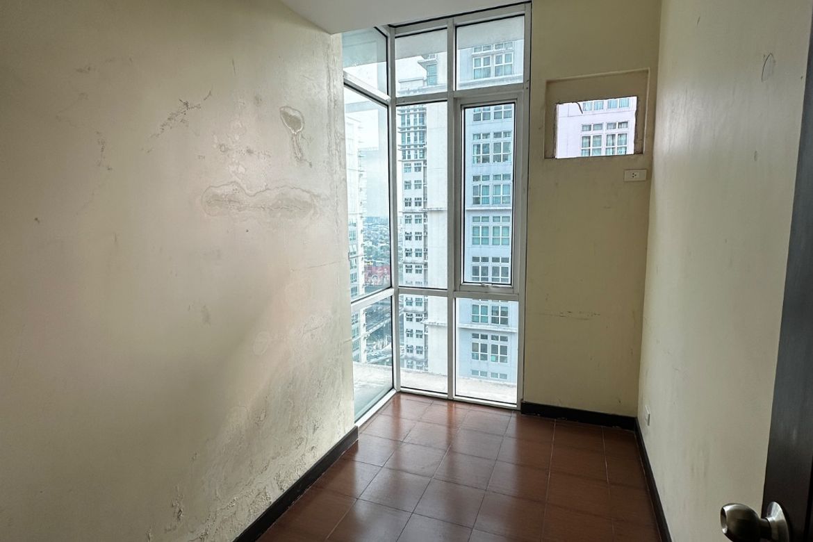 2 Bedroom Condo for Sale in San Lorenzo Place, Bangkal, Makati, Metro Manila near MRT-3 Magallanes – photo 3
