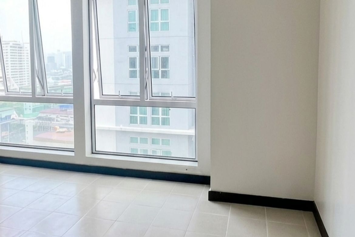2 Bedroom Condo for Sale in San Lorenzo Place, Bangkal, Makati, Metro Manila near MRT-3 Magallanes