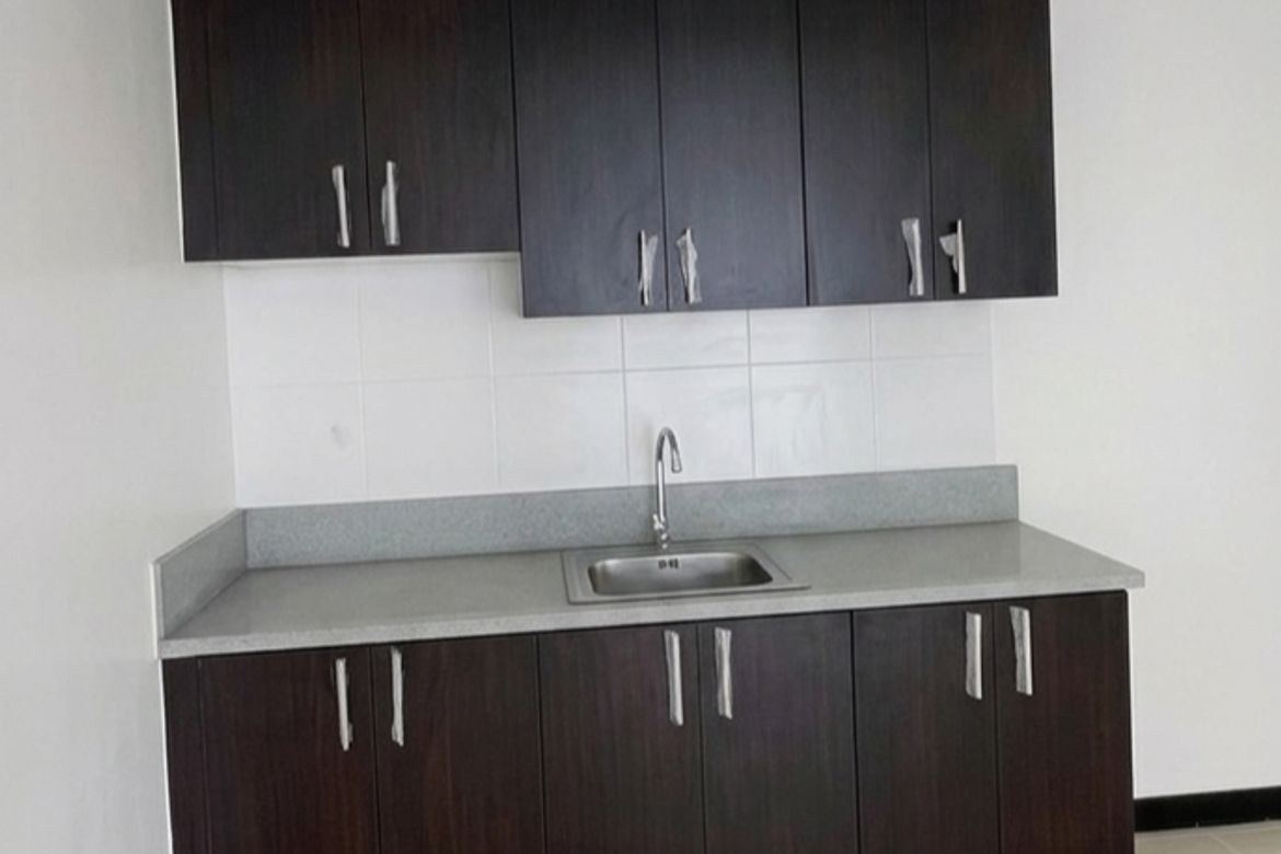 2 Bedroom Condo for Sale in San Lorenzo Place, Bangkal, Makati, Metro Manila near MRT-3 Magallanes – photo 5