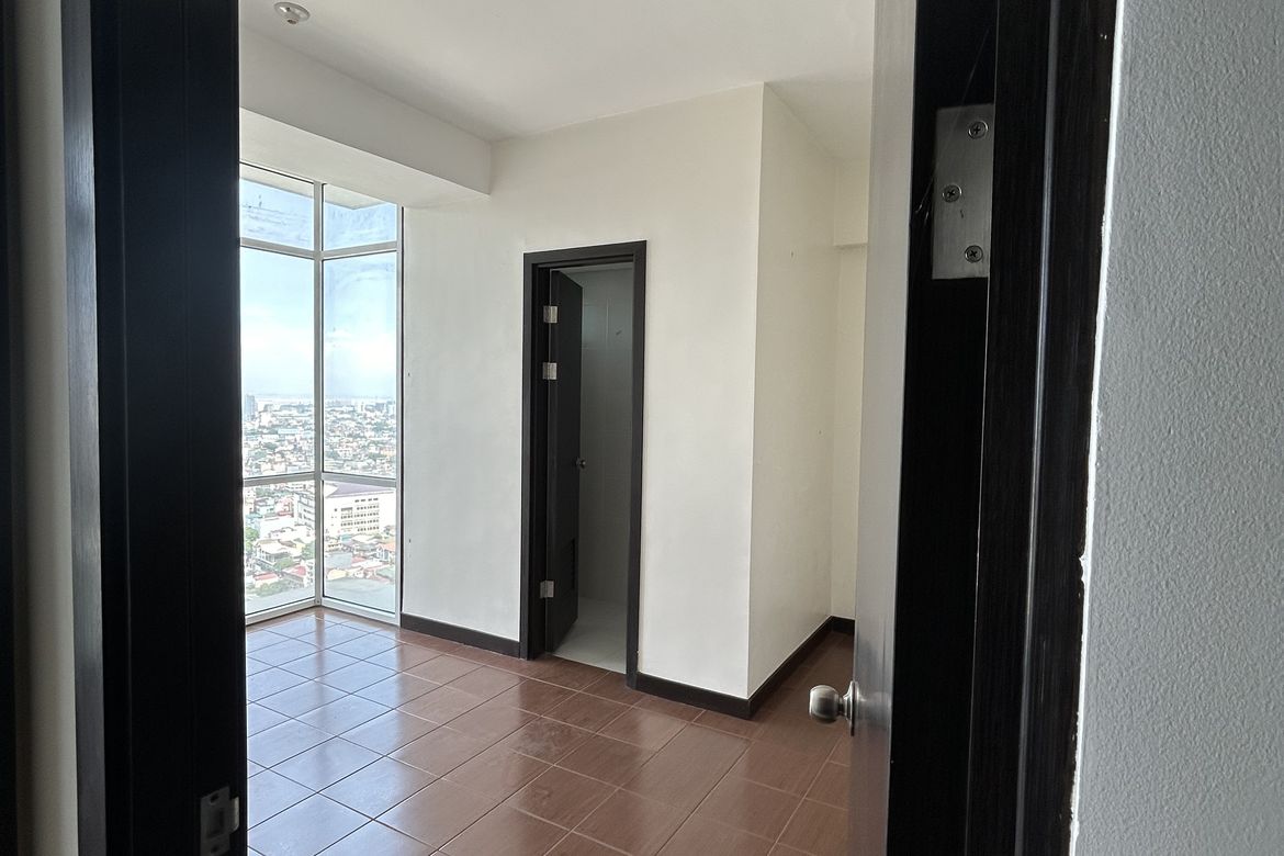 2 Bedroom Condo for Sale in San Lorenzo Place, Bangkal, Makati, Metro Manila near MRT-3 Magallanes – photo 4