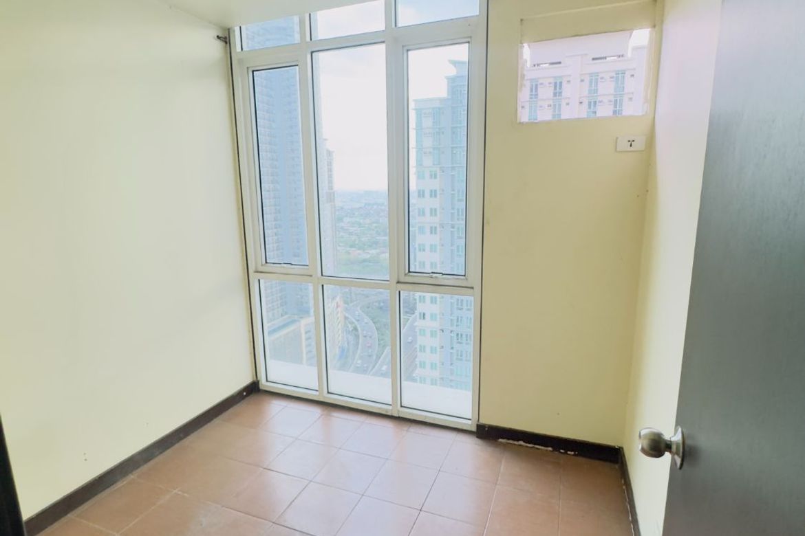 2 Bedroom Condo for Sale in San Lorenzo Place, Bangkal, Makati, Metro Manila near MRT-3 Magallanes – photo 2