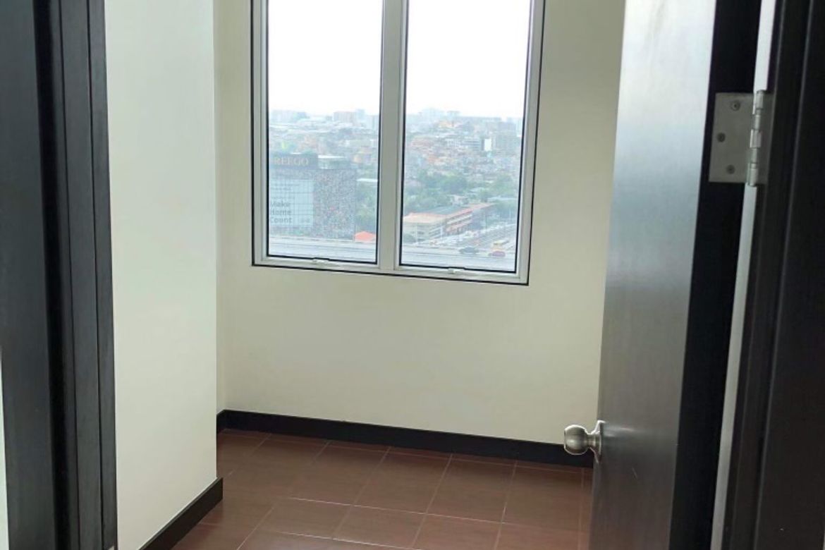 2 Bedroom Condo for Sale in San Lorenzo Place, Bangkal, Makati, Metro Manila near MRT-3 Magallanes – photo 6
