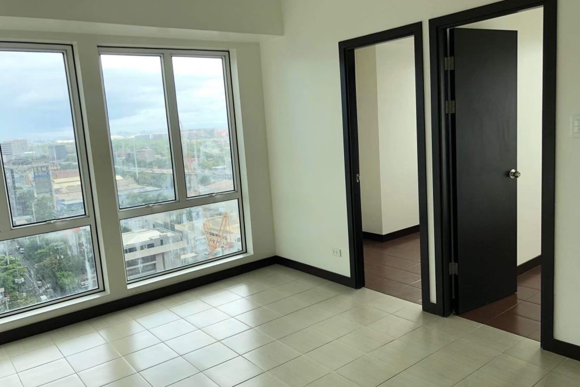 2 Bedroom Condo for Sale in San Lorenzo Place, Bangkal, Makati, Metro Manila near MRT-3 Magallanes – photo 3