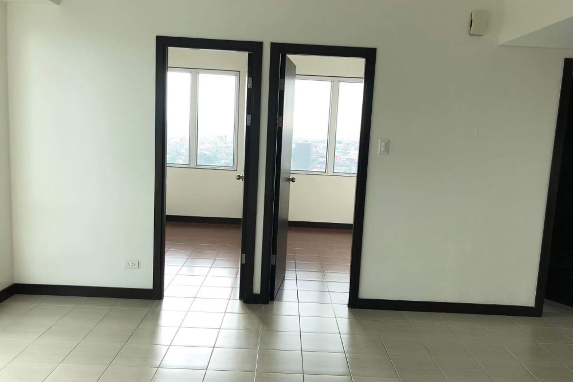 2 Bedroom Condo for Sale in San Lorenzo Place, Bangkal, Makati, Metro Manila near MRT-3 Magallanes – photo 6