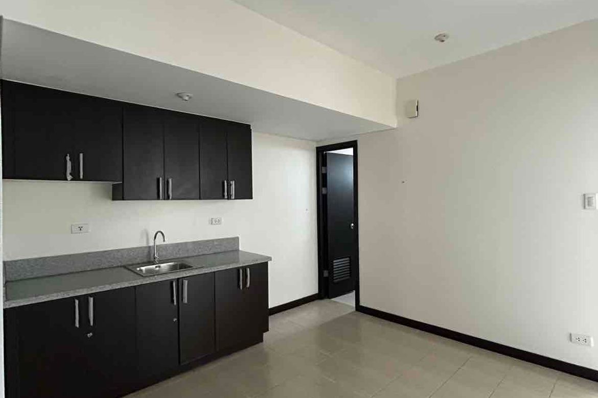2 Bedroom Condo for Sale in San Lorenzo Place, Bangkal, Makati, Metro Manila near MRT-3 Magallanes – photo 6