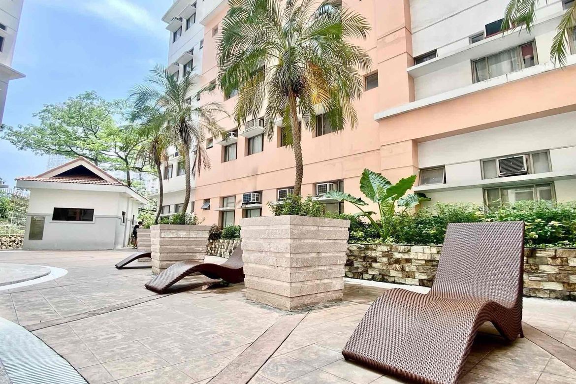 2 Bedroom Condo for Sale in Suntrust Adriatico Gardens, Malate, Manila, Metro Manila near LRT-1 Vito Cruz