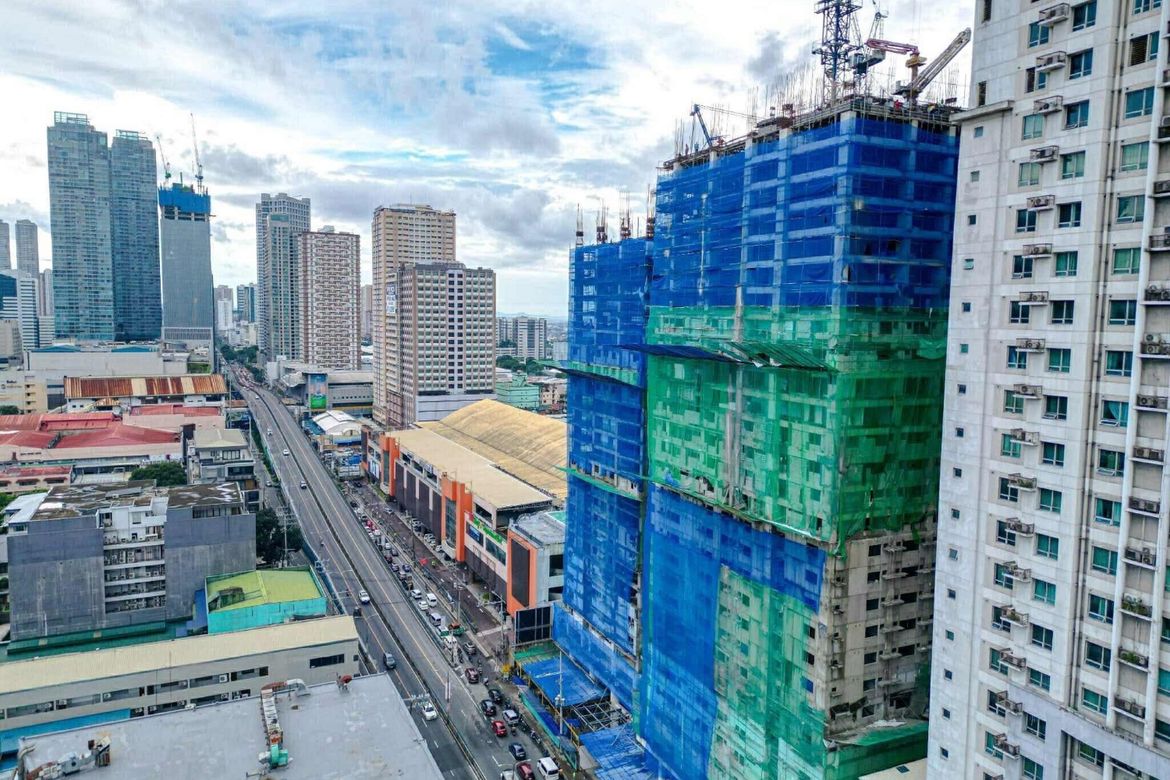 2 Bedroom Condo for Sale in The Paddington Place, Highway Hills, Mandaluyong, Metro Manila near MRT-3 Shaw Boulevard – photo 3