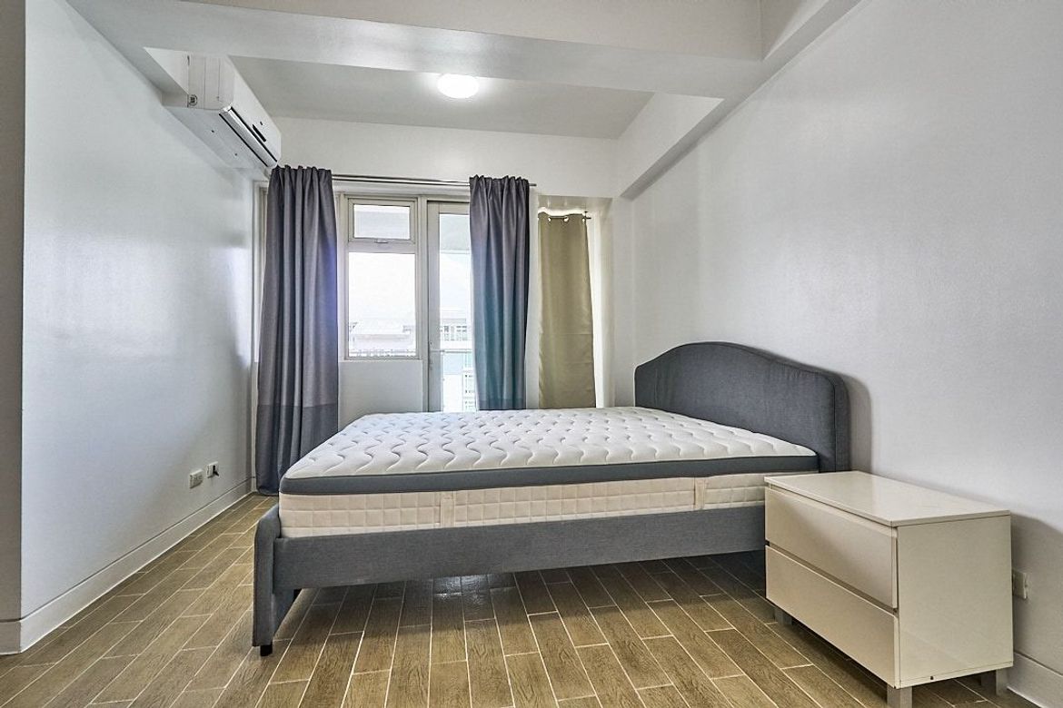 2 Bedroom Condo for Sale in The Parkside Villas, Barangay 183, Pasay, Metro Manila