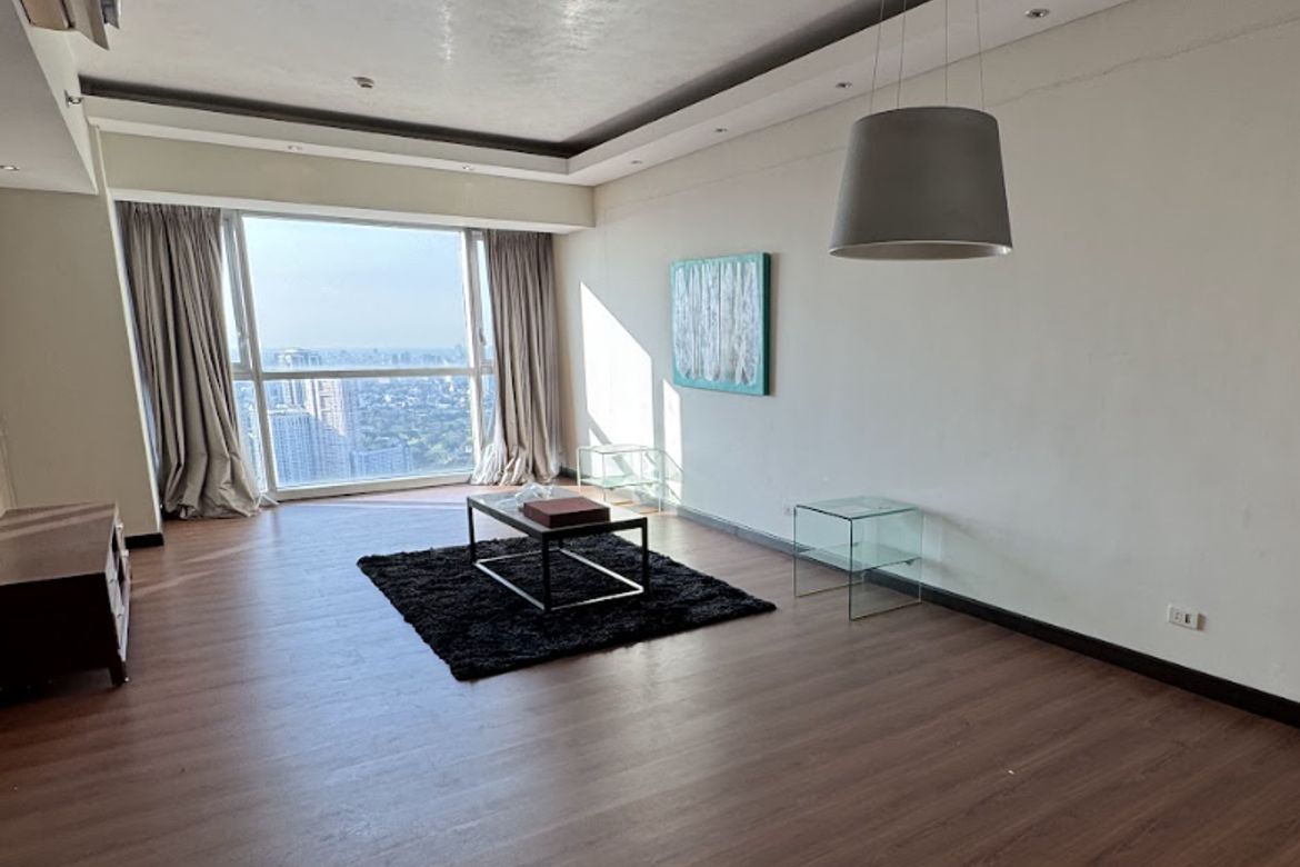 2 Bedroom Condo for Sale in The St. Francis Shangri-La Place, Wack-Wack Greenhills, Mandaluyong, Metro Manila near MRT-3 Shaw Boulevard
