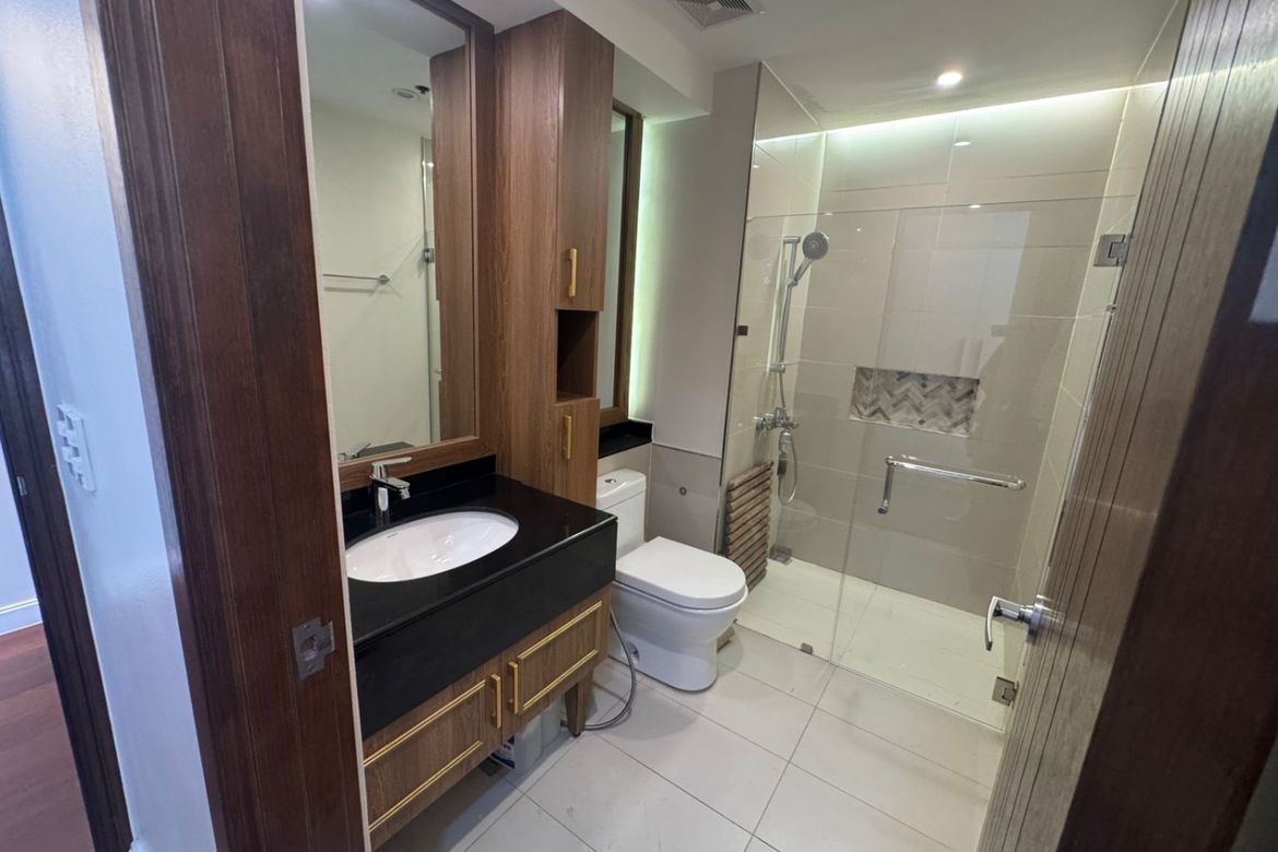 2 Bedroom Condo for Sale in The Suites at One Bonifacio High Street, Pinagsama, Taguig, Metro Manila – photo 7