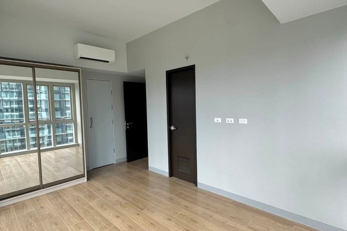 2 Bedroom Condo for Sale in Uptown Modern Residences, BGC, Taguig, Metro Manila