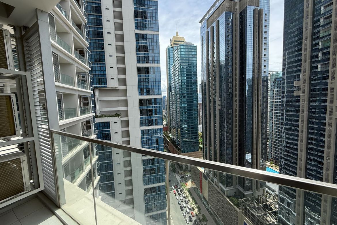 2 Bedroom Condo for Sale in Uptown Parksuites, BGC, Taguig – photo 3