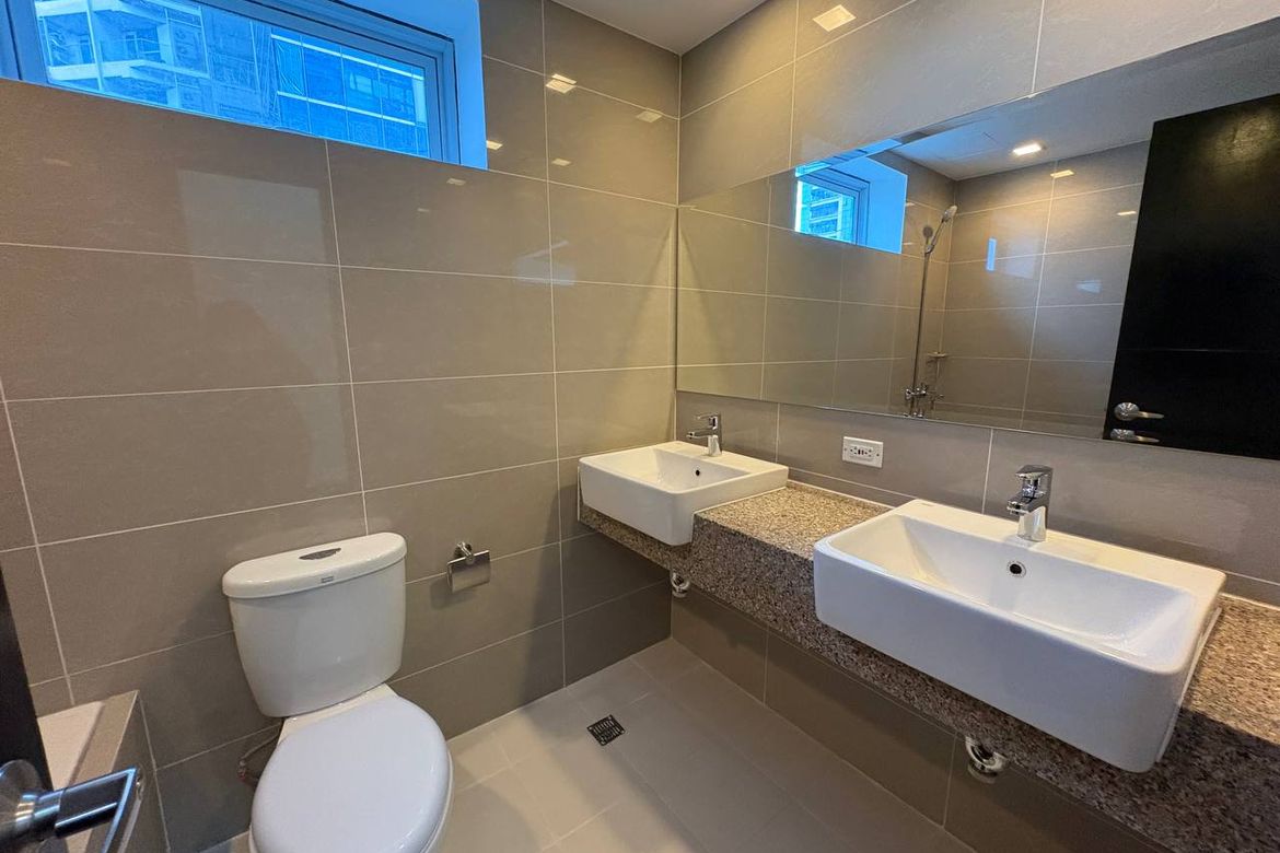 2 Bedroom Condo for Sale in Uptown Parksuites, BGC, Taguig – photo 5