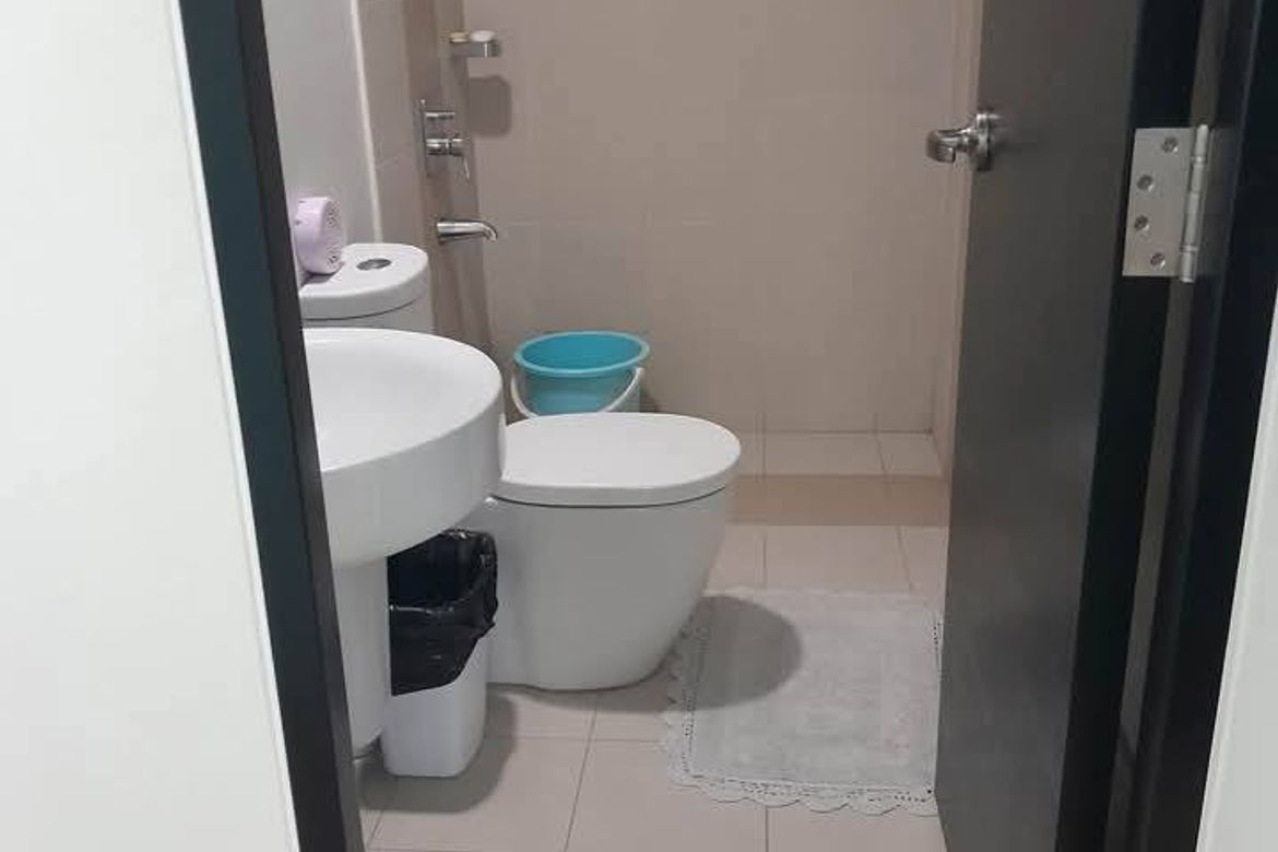 2 Bedroom Condo for Sale in Urdaneta, Makati City near MRT-3 Buendia – photo 8