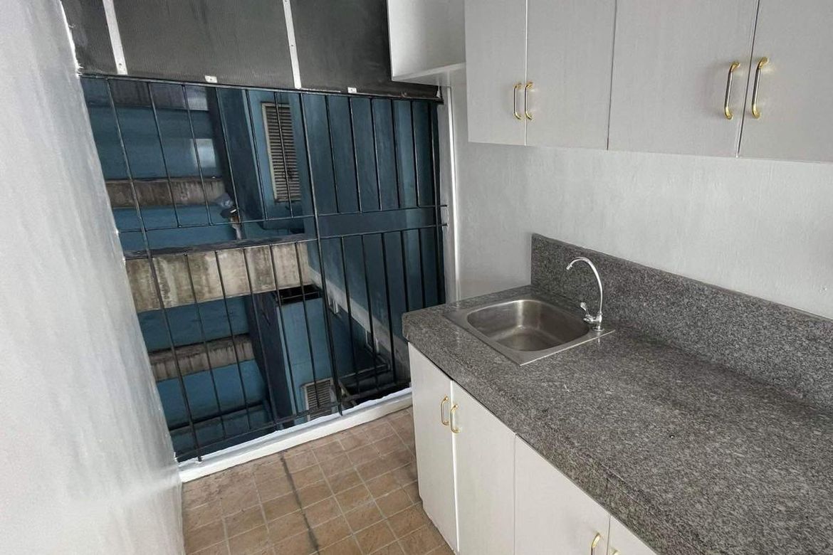 2 Bedroom Condo for Sale in Victoria Station I, South Triangle, Quezon City, Metro Manila near MRT-3 Kamuning – photo 2