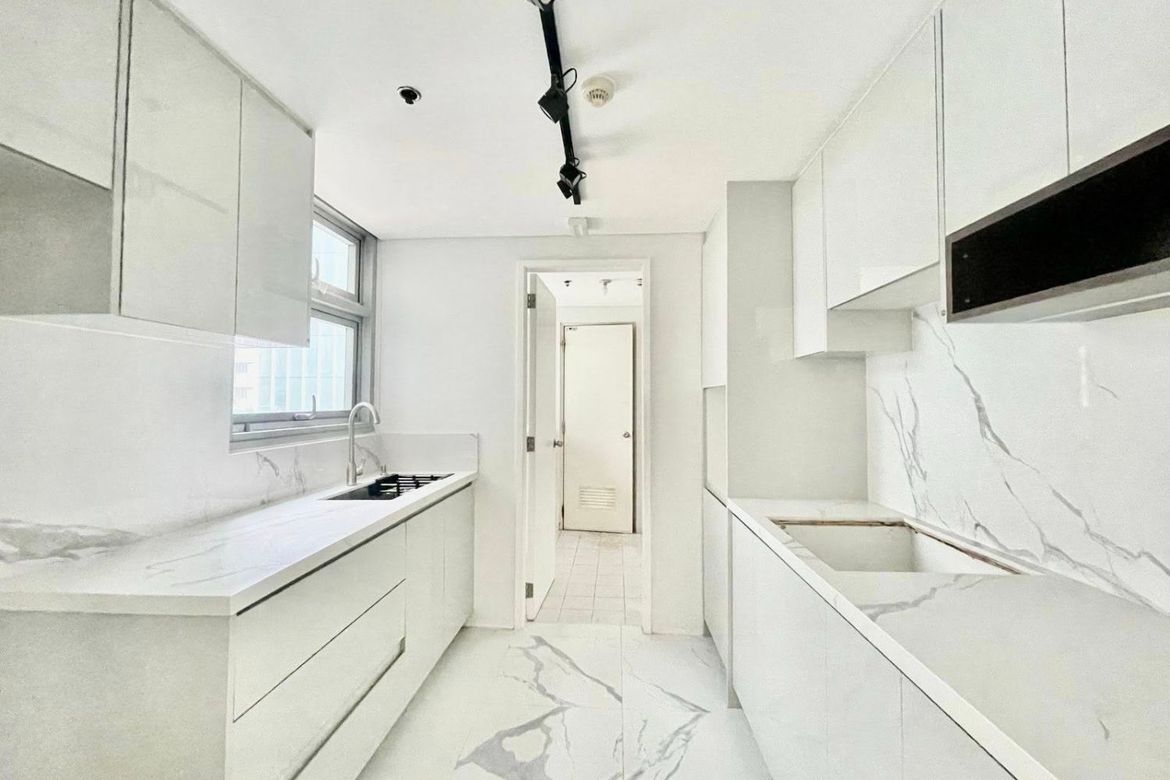 2 Bedroom Condo for Sale in Wack-Wack Greenhills, Mandaluyong, Metro Manila near MRT-3 Shaw Boulevard