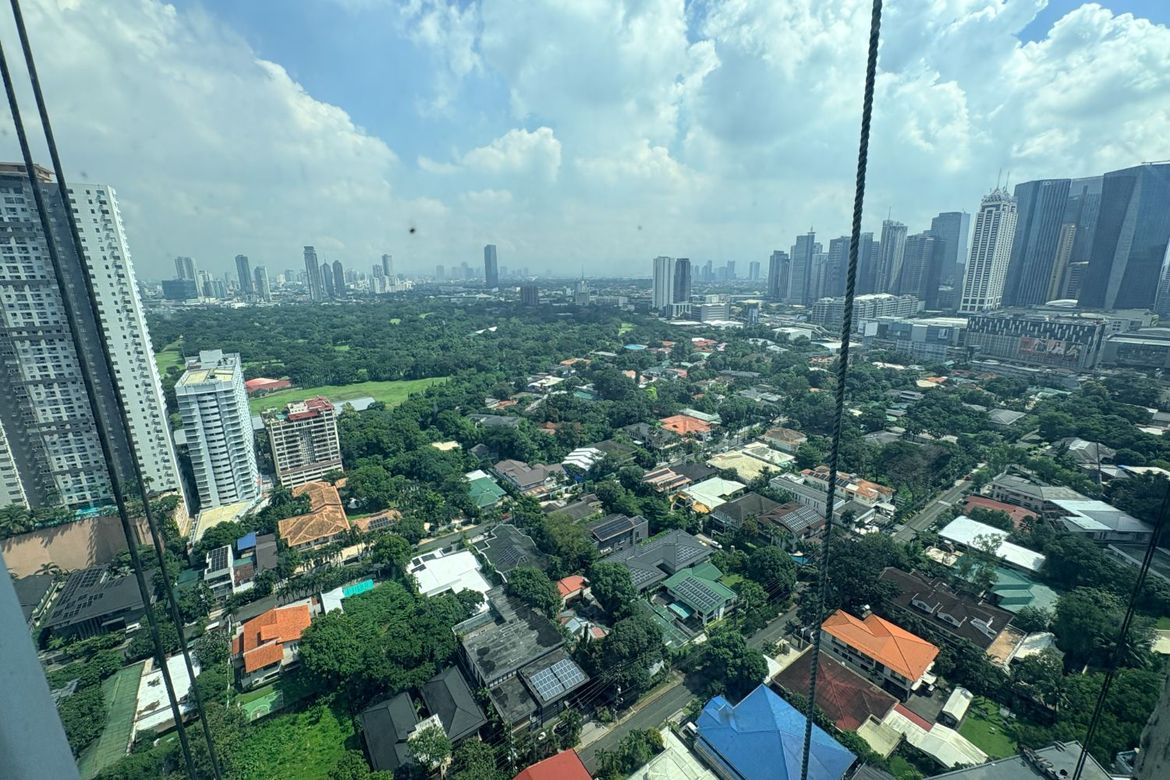2 Bedroom Condo for Sale in Wack-Wack Greenhills, Mandaluyong, Metro Manila near MRT-3 Shaw Boulevard