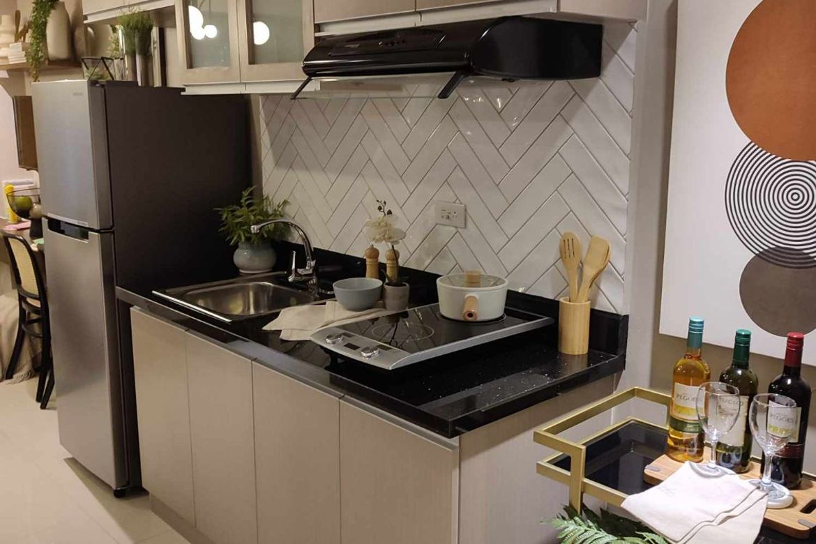 2 Bedroom Condo for Sale in Woodsville Crest 3, Merville, Parañaque, Metro Manila – photo 4