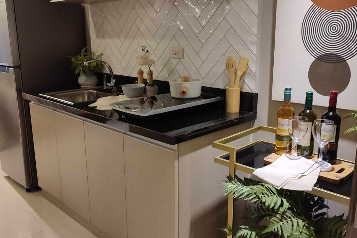 2 Bedroom Condo for Sale in Woodsville Crest 3, Merville, Parañaque, Metro Manila – photo 8
