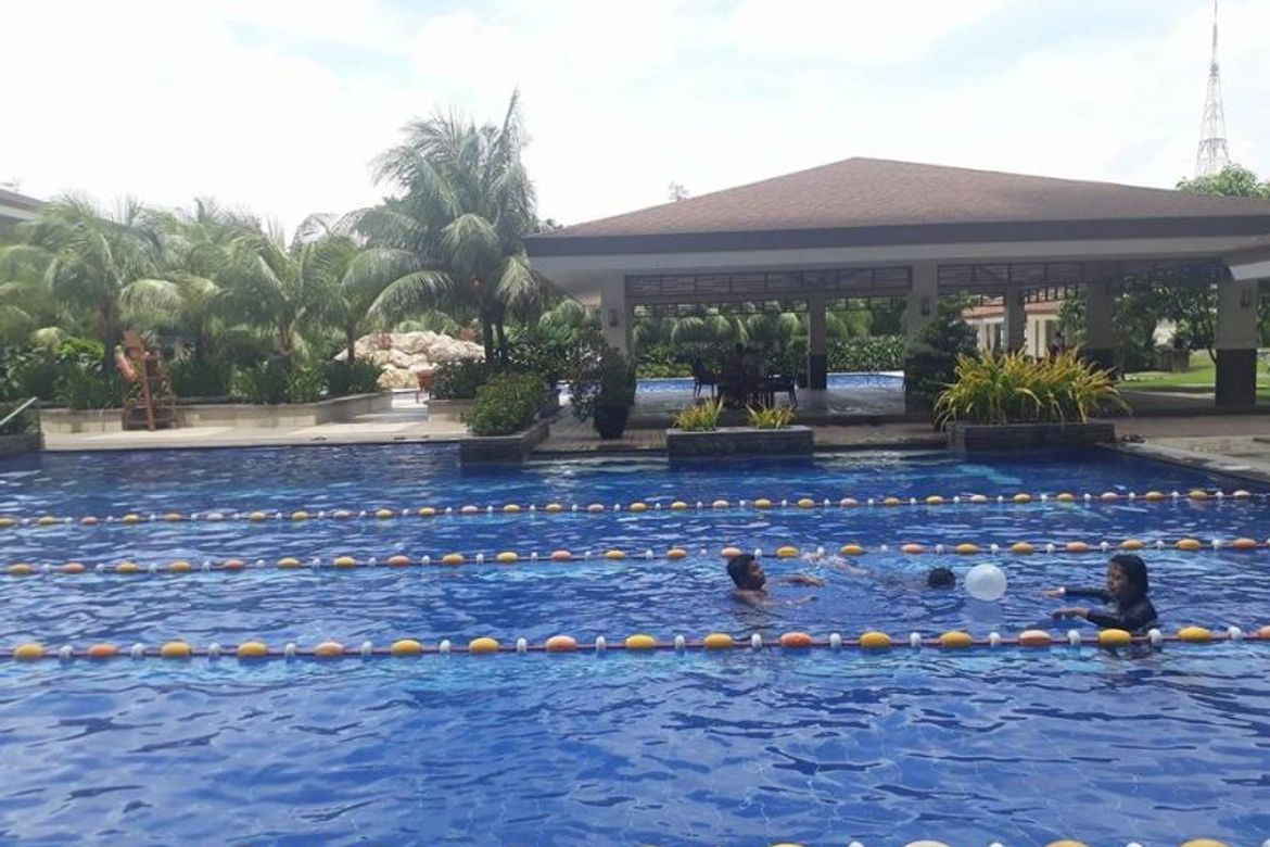 2 Bedroom Condo for Sale in Zinnia Towers, Katipunan, Quezon City, Metro Manila near LRT-1 Roosevelt – photo 3