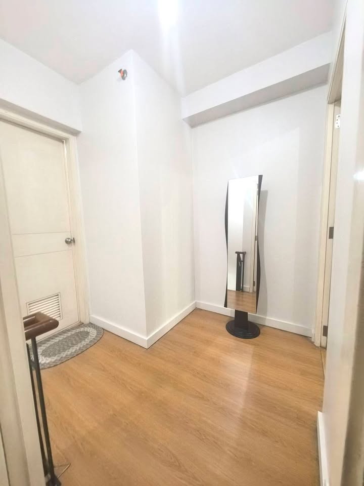 2-Bedroom Ground-Level Condo with Veranda for Sale on Pioneer St., Mandaluyong – photo 4