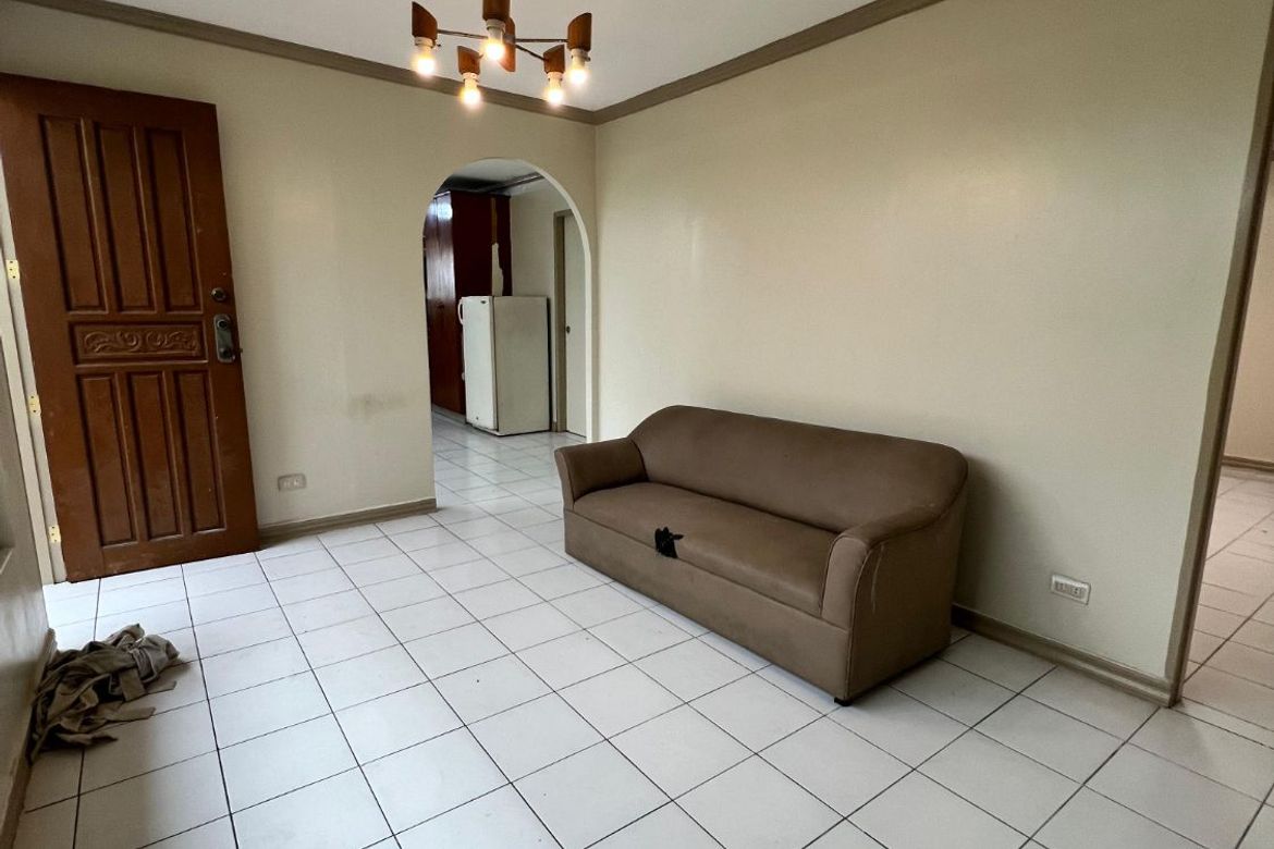 2 Bedroom House for Sale in Barangay 24, Pasay, Metro Manila near LRT-1 Gil Puyat – photo 6