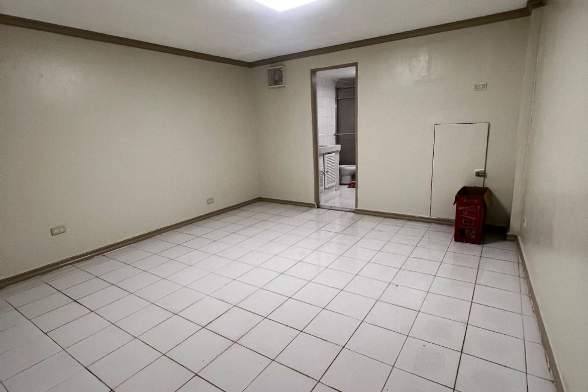 2 Bedroom House for Sale in Barangay 24, Pasay, Metro Manila near LRT-1 Gil Puyat – photo 7
