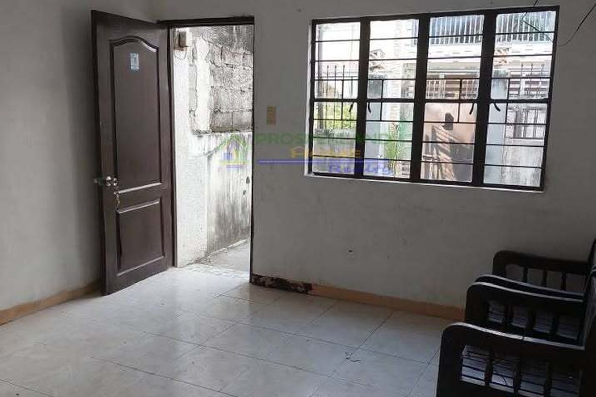 2 Bedroom House for Sale in Barangay 93, Caloocan, Metro Manila near LRT-1 Monumento – photo 2
