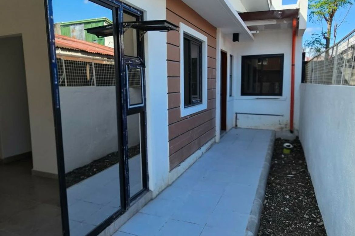2 Bedroom House for Sale in Bayanan, Bacoor, Cavite – photo 4