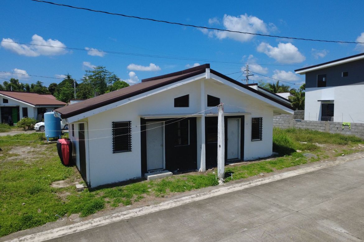 2 Bedroom House for Sale in De Ocampo, Trece Martires, Cavite