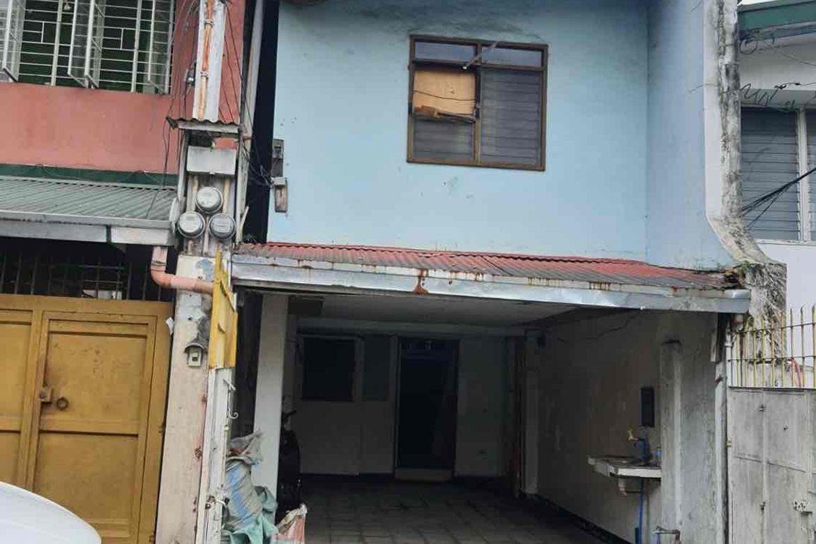 2 Bedroom House for Sale in Highway Hills, Mandaluyong, Metro Manila near MRT-3 Shaw Boulevard