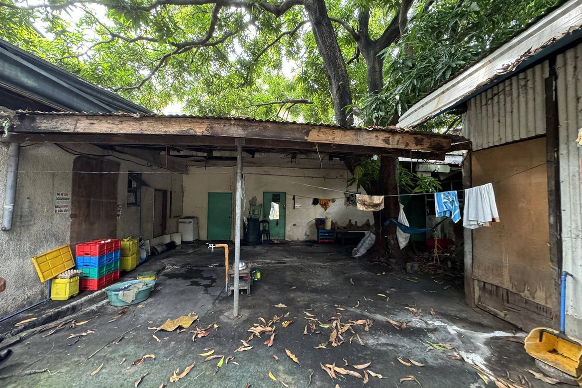 2 Bedroom House for Sale in Mariana, Quezon City, Metro Manila near LRT-2 Gilmore