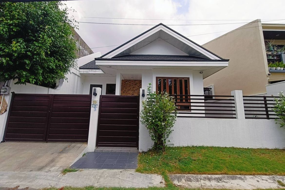 2 Bedroom House for Sale in San Isidro, Parañaque, Metro Manila