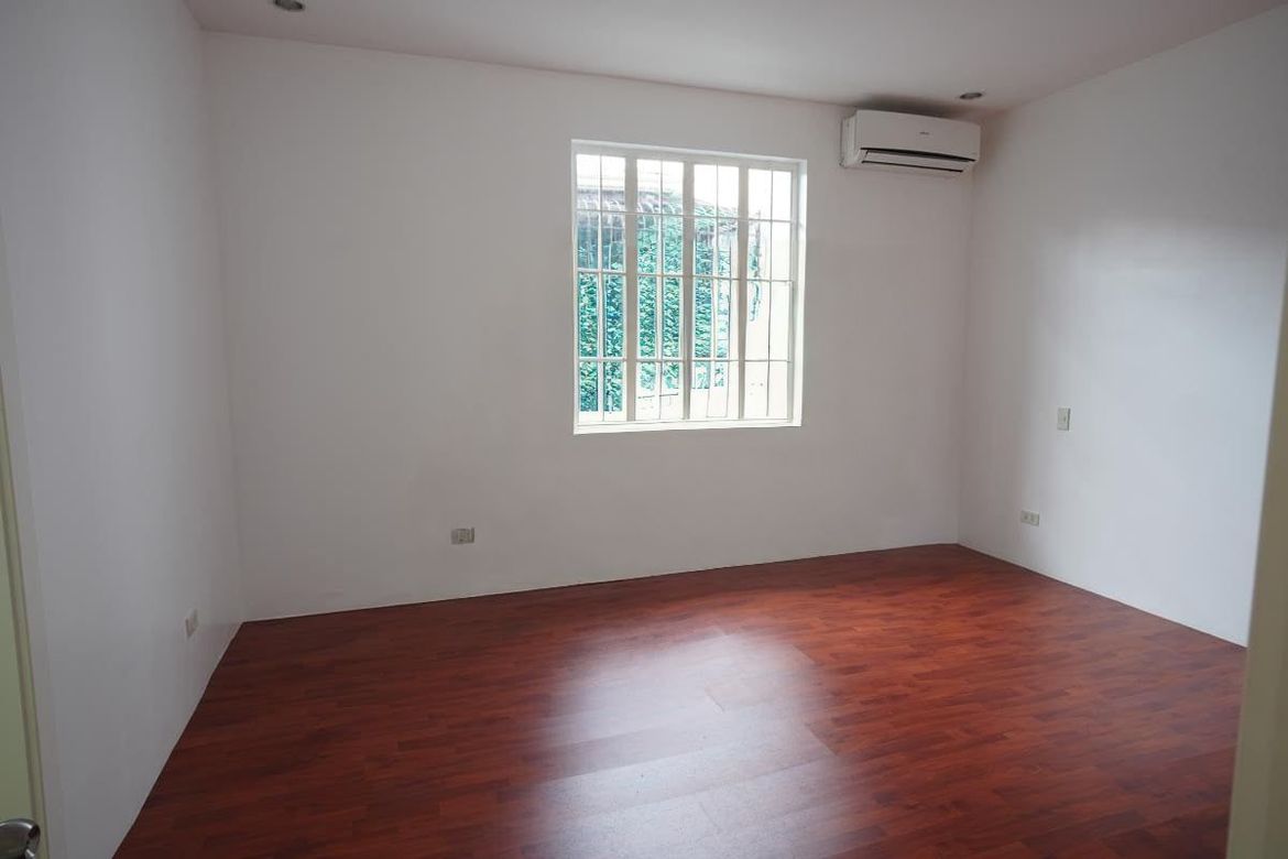 2 Bedroom House for Sale in San Isidro, Parañaque, Metro Manila – photo 8