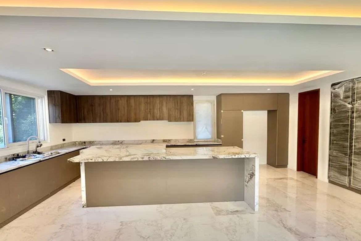 2 Bedroom House for Sale in Urdaneta Village, Bangkal, Makati, Metro Manila near MRT-3 Magallanes – photo 6