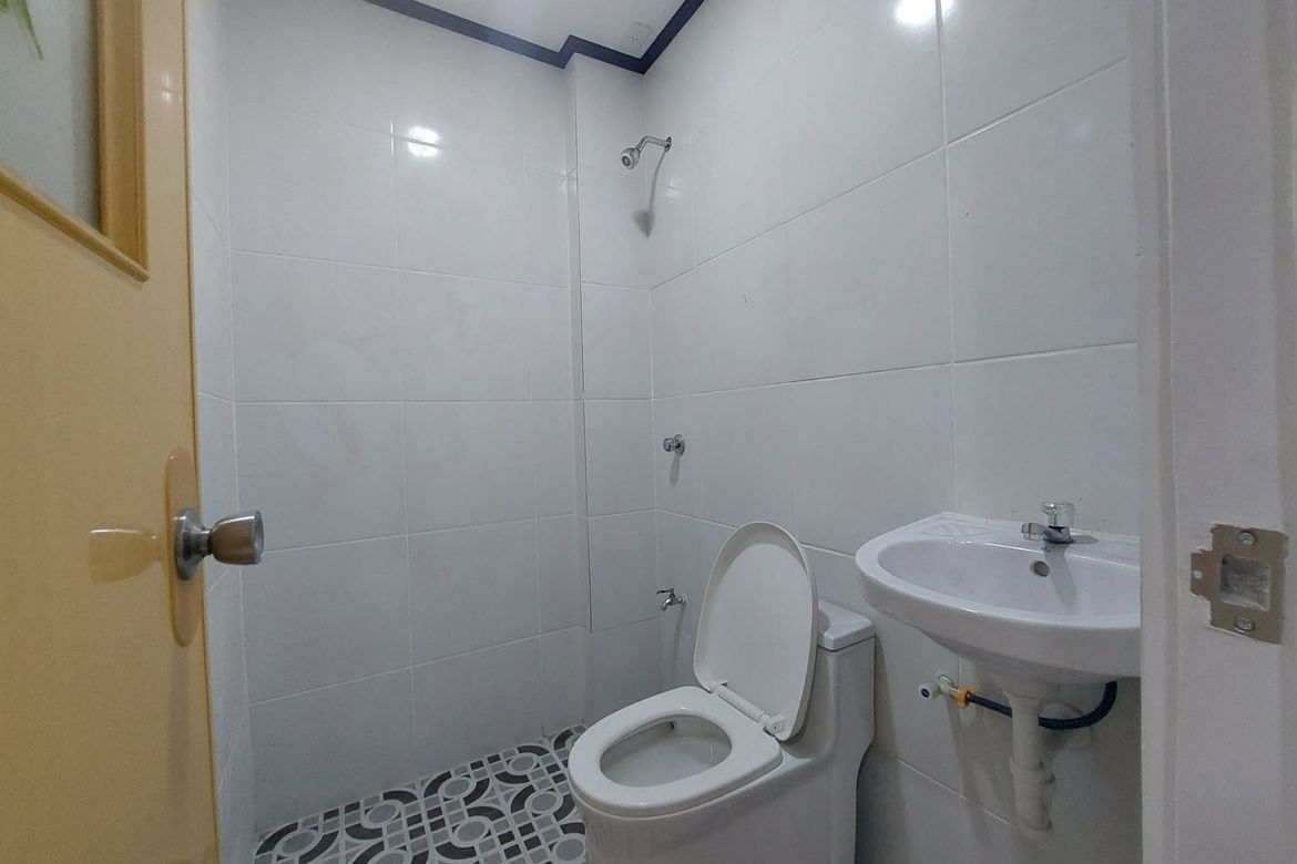 2 Bedroom Townhouse for Sale in Manila, Metro Manila near LRT-2 Legarda – photo 4