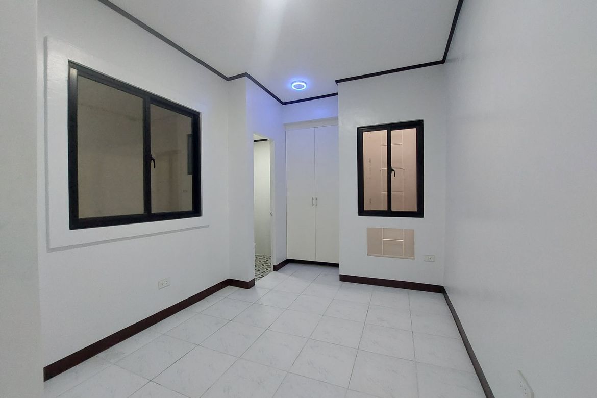 2 Bedroom Townhouse for Sale in Manila, Metro Manila near LRT-2 Legarda – photo 7
