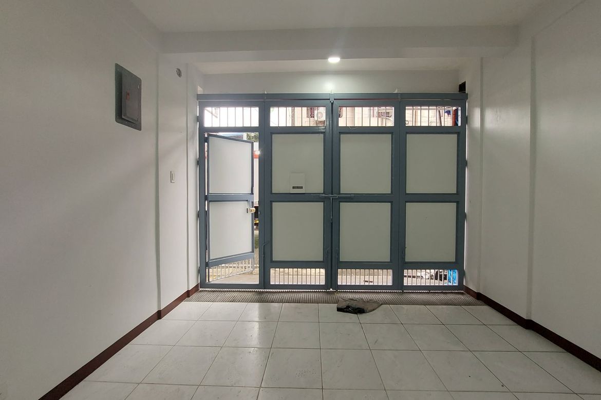 2 Bedroom Townhouse for Sale in Manila, Metro Manila near LRT-2 Legarda – photo 8