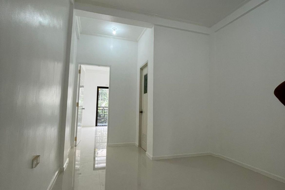 2 Bedroom Townhouse for Sale in Manila, Metro Manila near LRT-2 Legarda – photo 5