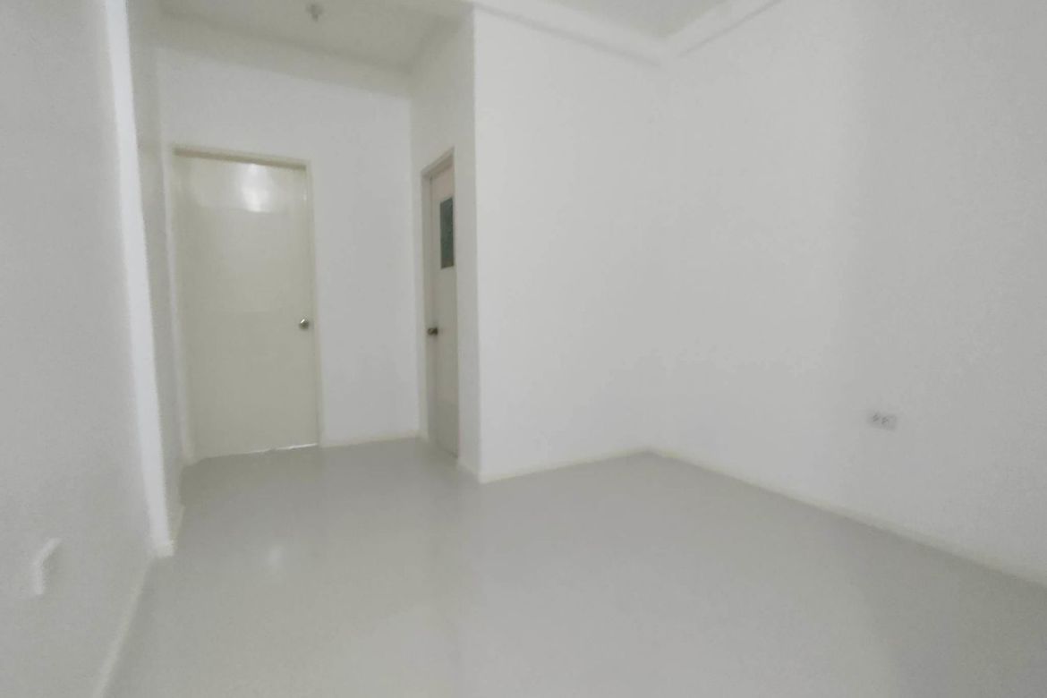 2 Bedroom Townhouse for Sale in Manila, Metro Manila near LRT-2 Legarda – photo 8