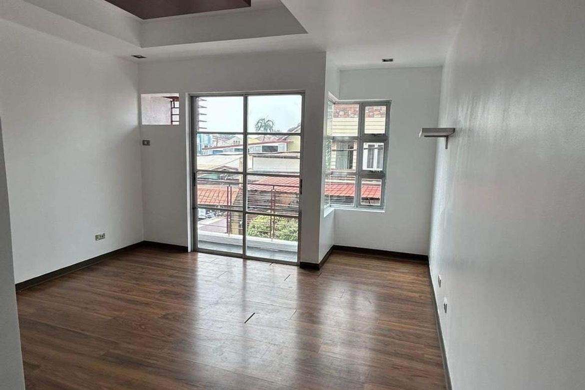 2 Bedroom Townhouse for Sale in Moonwalk, Parañaque, Metro Manila