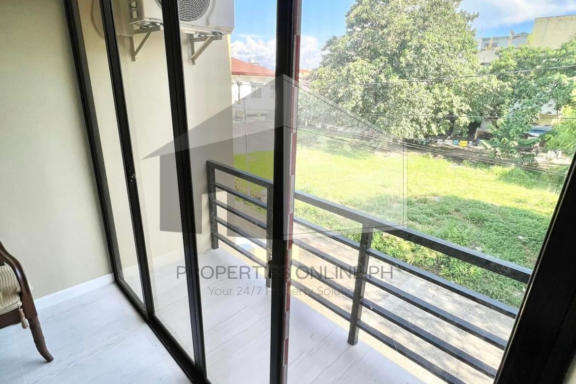 2 Bedroom Townhouse for Sale in Poblacion, Muntinlupa, Metro Manila – photo 8