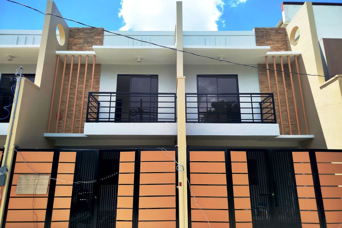 2 Bedroom Townhouse for Sale in Poblacion, Muntinlupa, Metro Manila